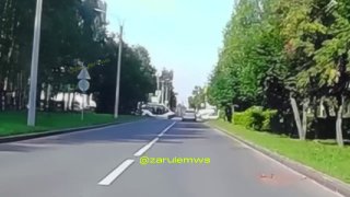 Лихач на Chevrolet протаранил маршрутку: светофор не помог